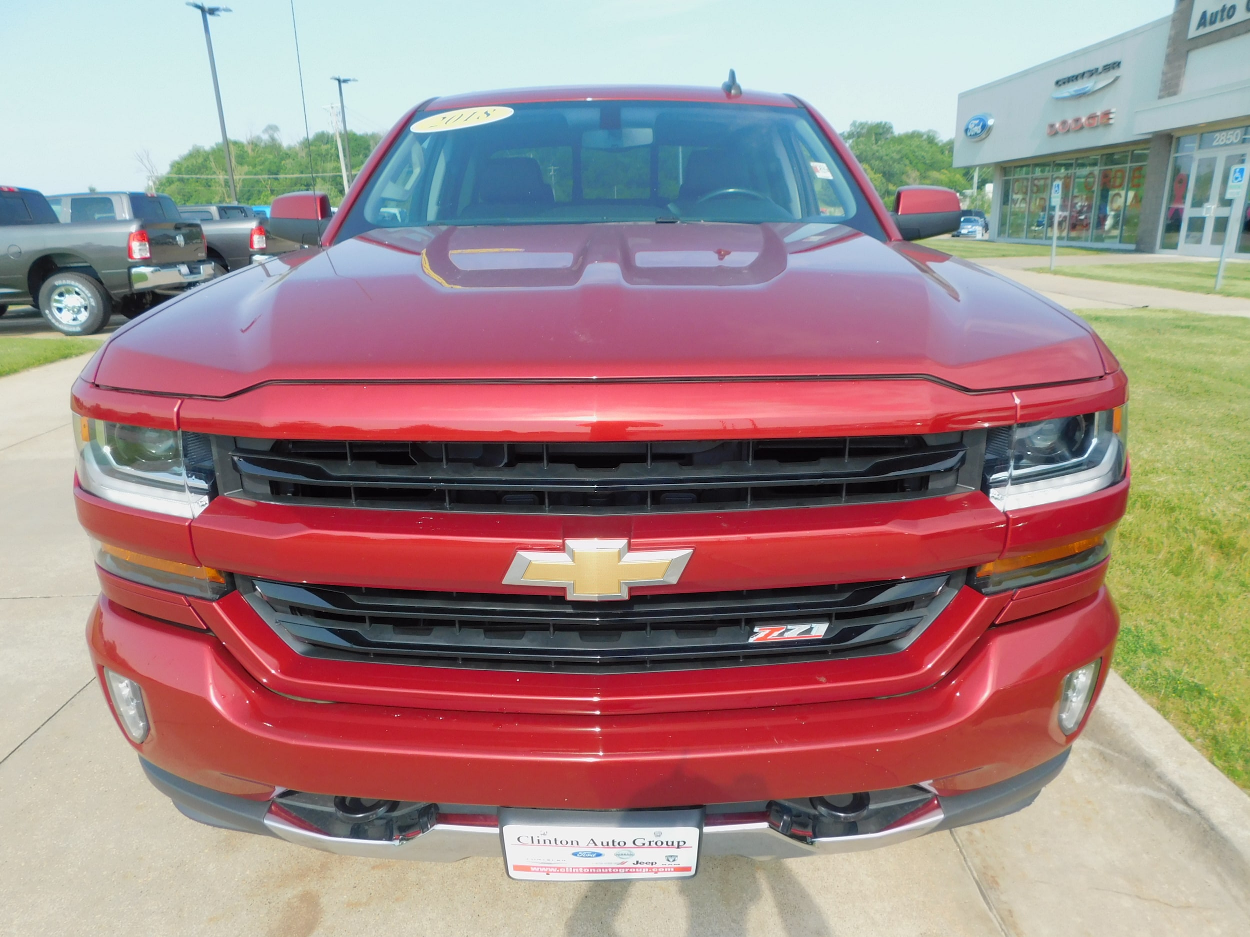Used 2018 Chevrolet Silverado 1500 LT with VIN 1GCVKREC3JZ308140 for sale in Clinton, IA