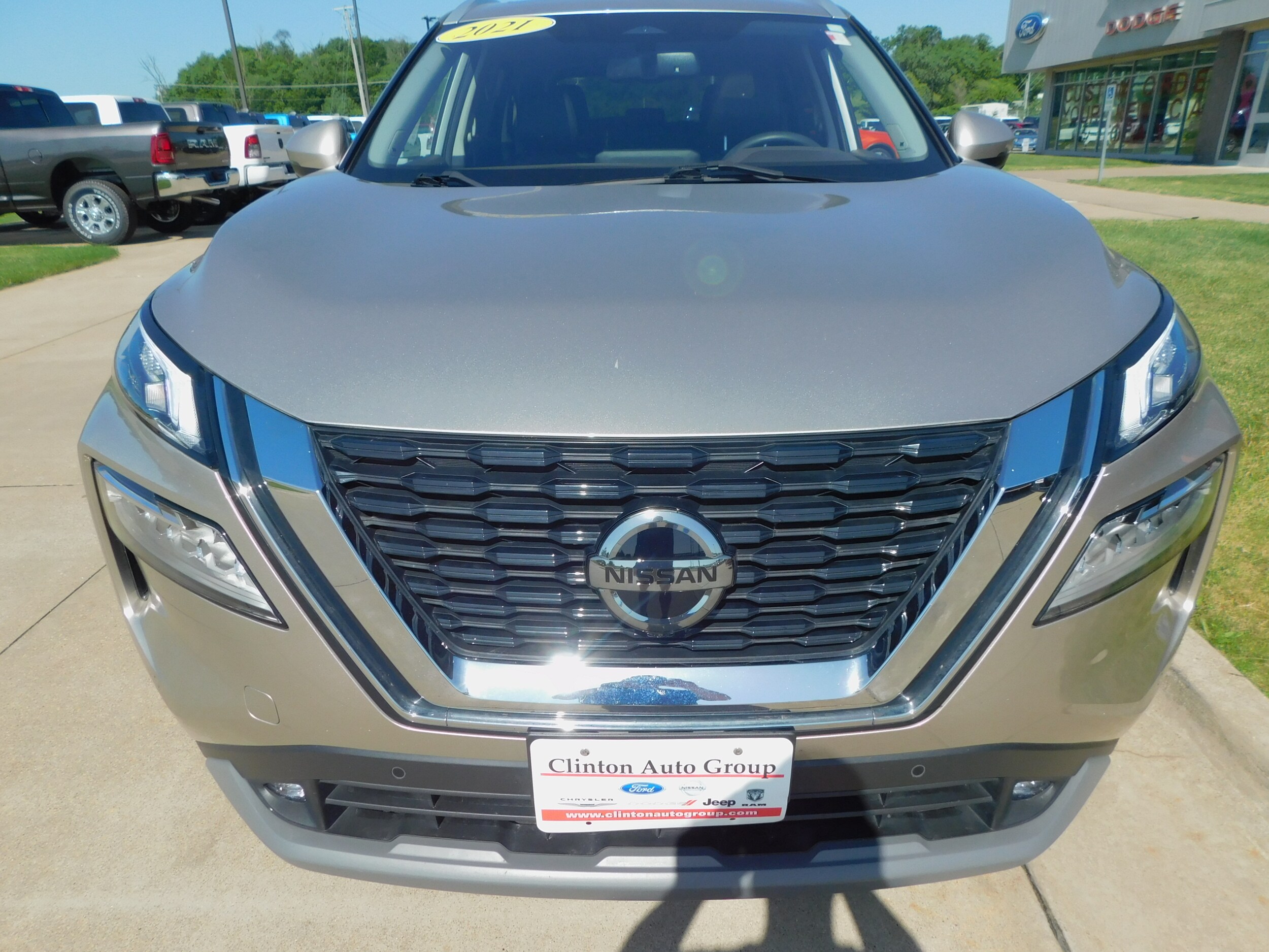 2021 Nissan Rogue SL photo 2