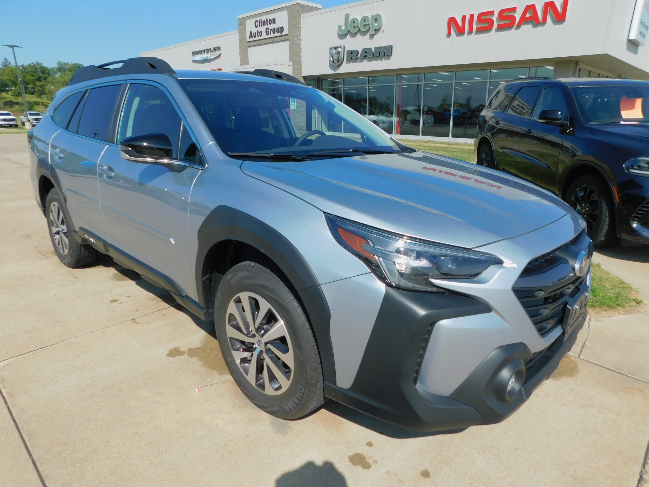 2025 Subaru Outback Premium photo 3