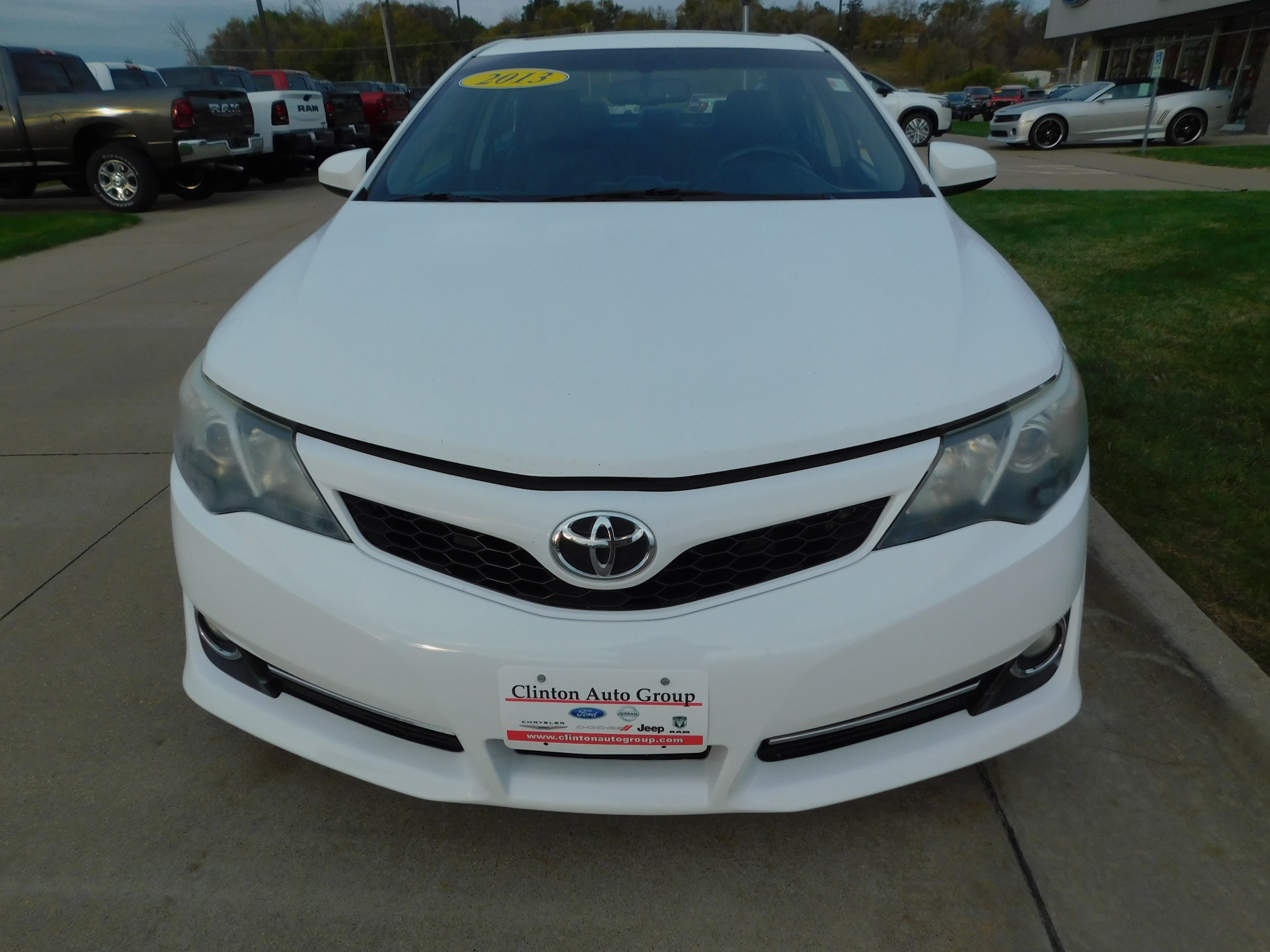 Used 2013 Toyota Camry SE with VIN 4T1BF1FK0DU658319 for sale in Clinton, IA
