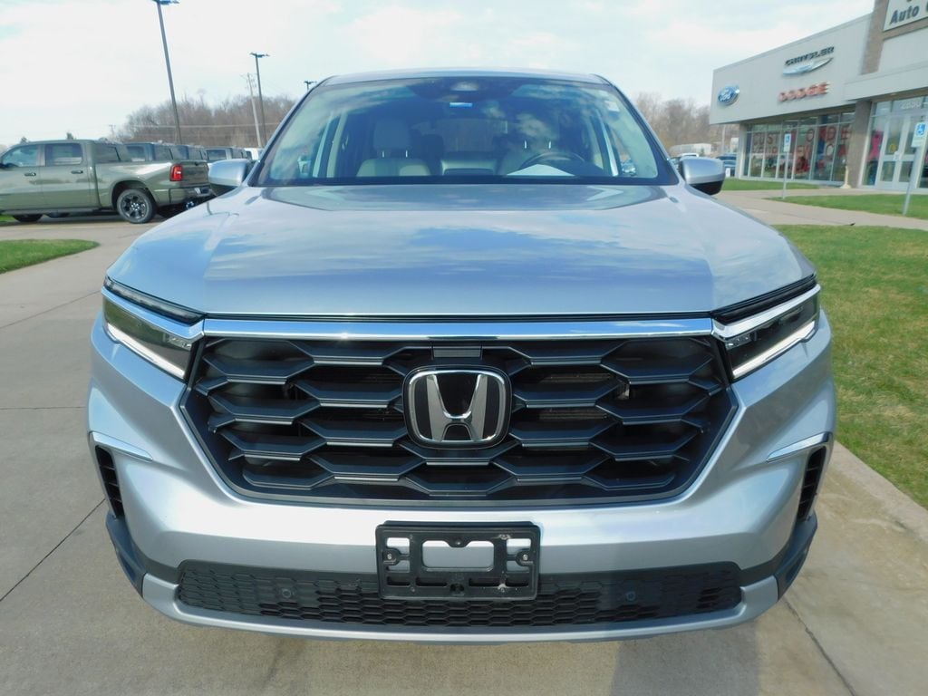 Used 2025 Honda Pilot SUV