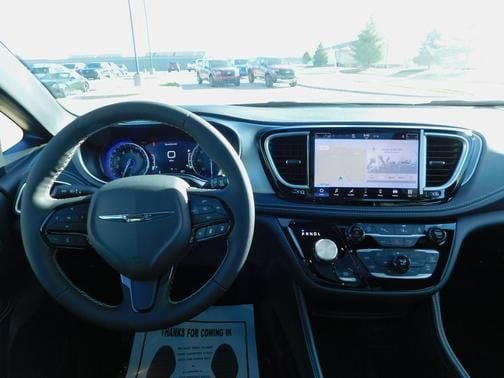 2026 Chrysler Pacifica Limited - Photo 7