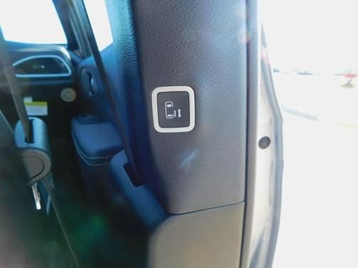 2026 Chrysler Pacifica Limited - Photo 9