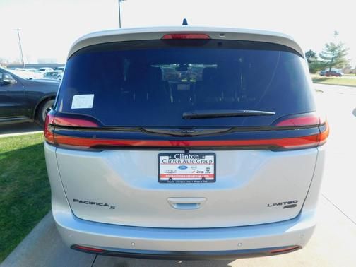 2026 Chrysler Pacifica Limited - Photo 11