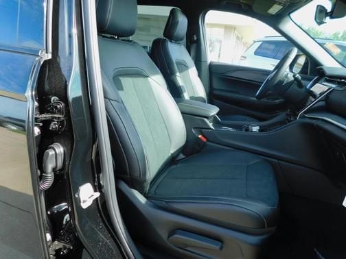 2025 Jeep Grand Cherokee L Altitude - Photo 6