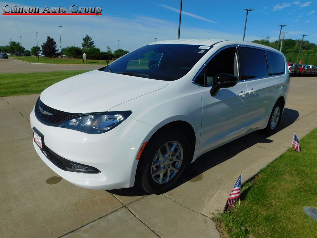 2027 Chrysler Voyager LX's photo