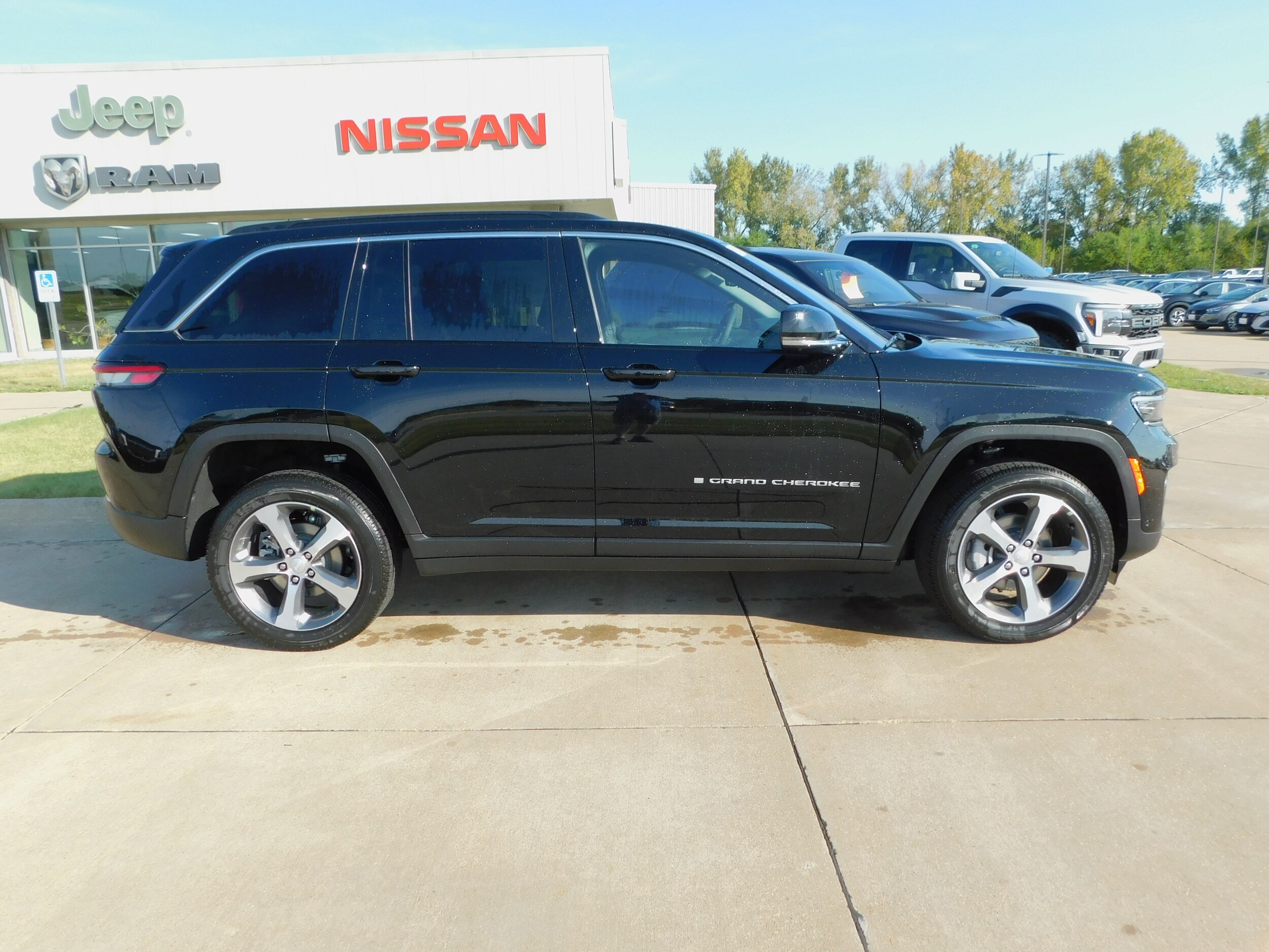 2025 Jeep Grand Cherokee Limited photo 4