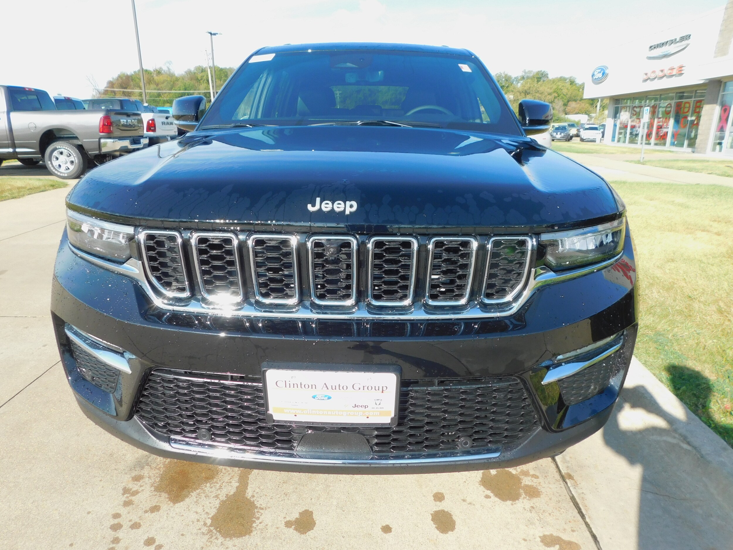 2025 Jeep Grand Cherokee Limited photo 2