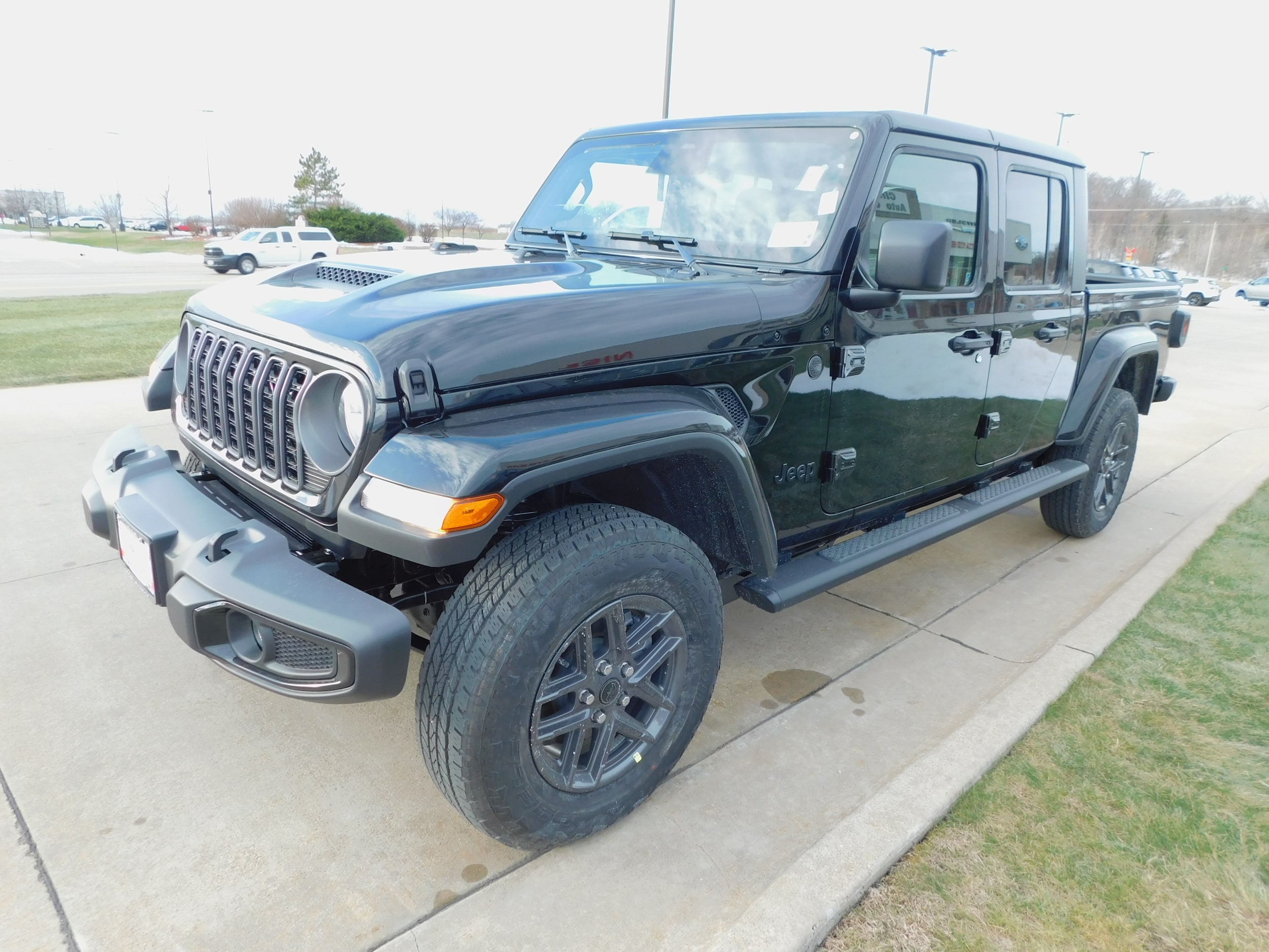 2026 Jeep Gladiator Sport S's photo
