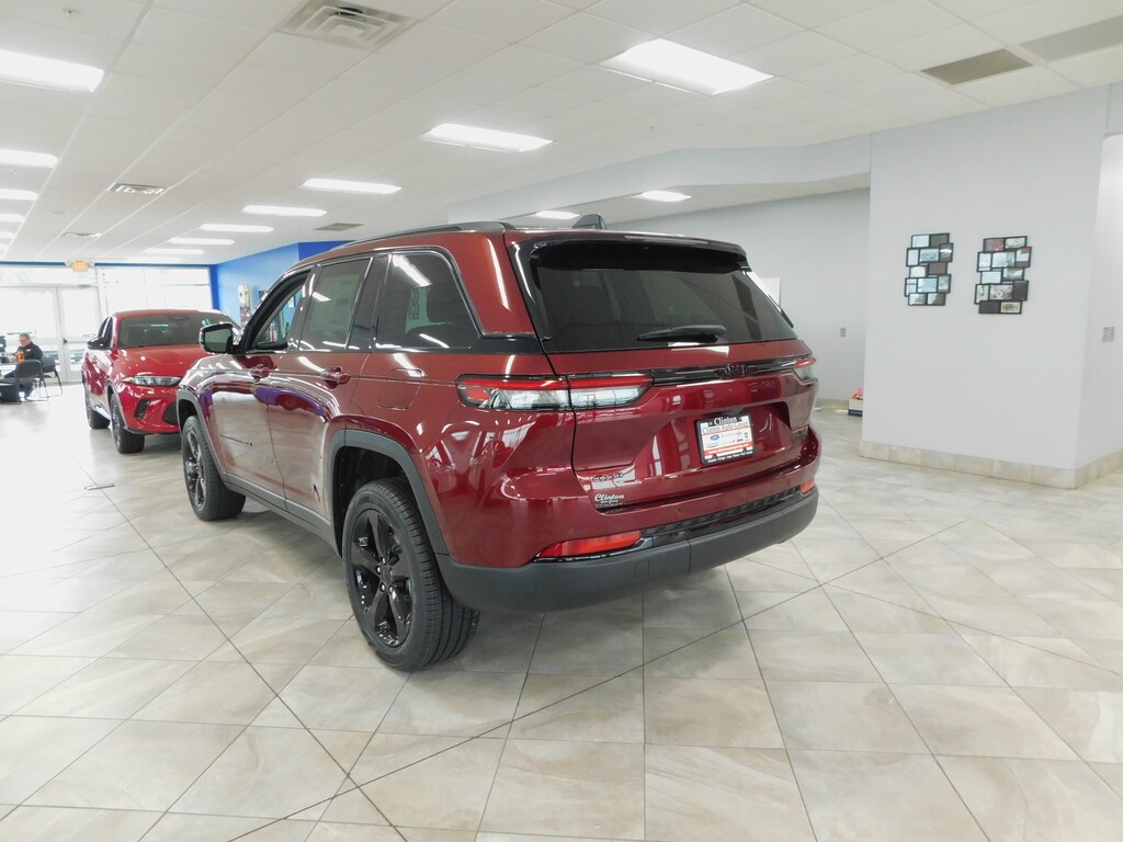 New 2024 Jeep Grand Cherokee LIMITED 4X4 For Sale Clinton IA