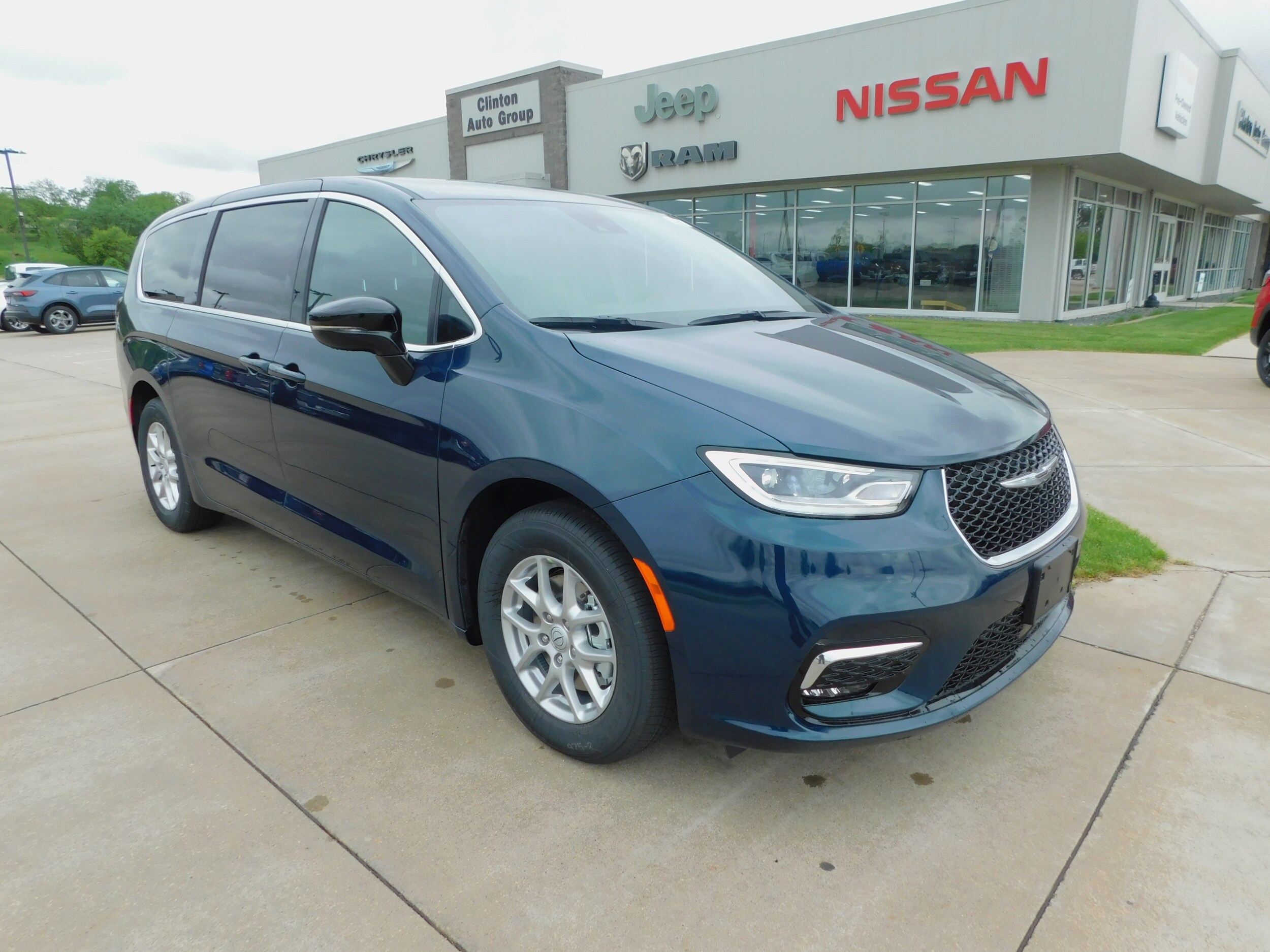2025 Chrysler Pacifica photo 4