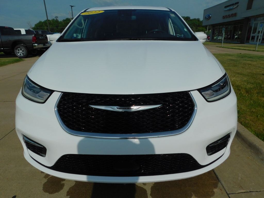 Used 2022 Chrysler Pacifica Hybrid Touring L Minivan/Van