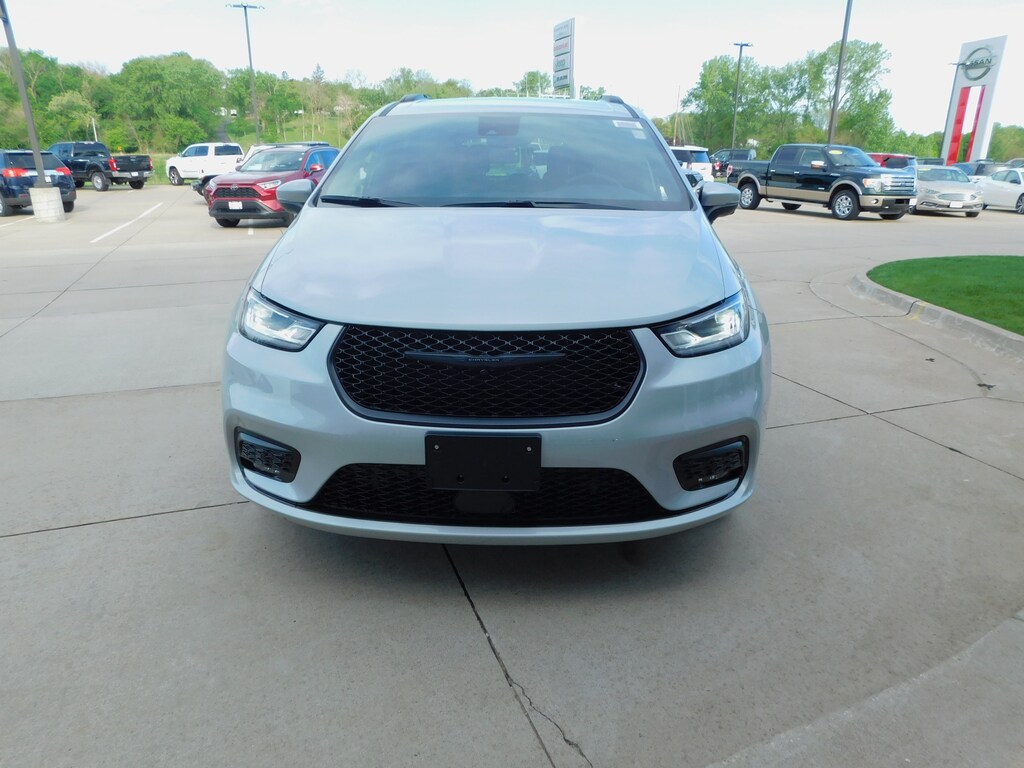 New 2023 Chrysler Pacifica TOURING L AWD For Sale Clinton IA