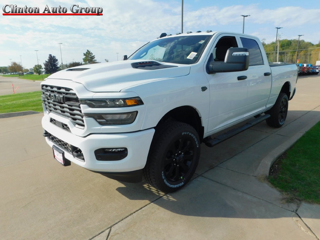 2027 RAM 2500 Pickup Tradesman/Black Express