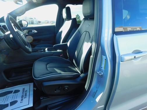 2026 Chrysler Pacifica Limited - Photo 16