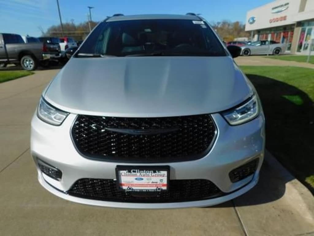 New 2026 Chrysler Pacifica Limited Passenger Van