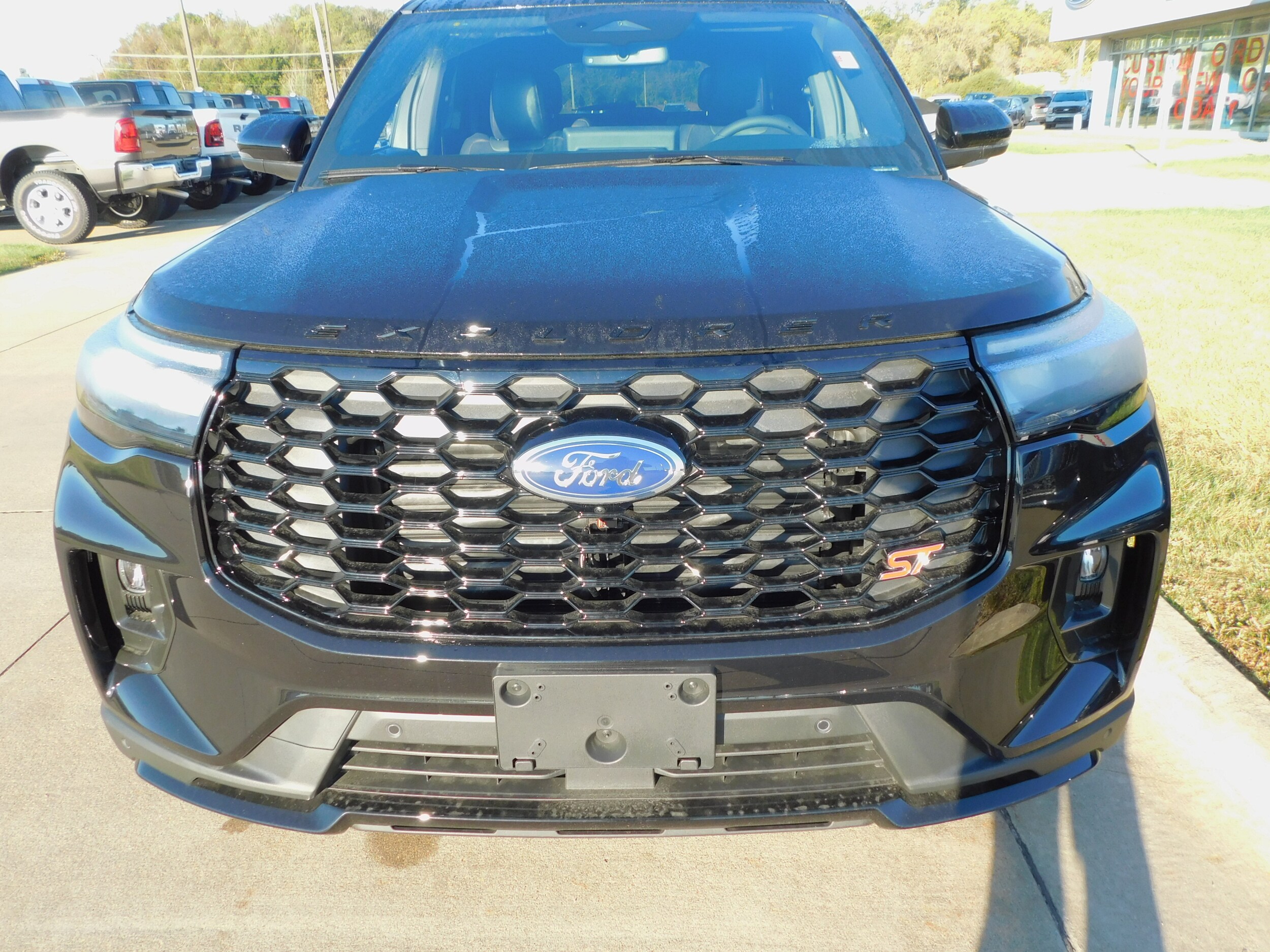 2025 Ford Explorer ST photo 2