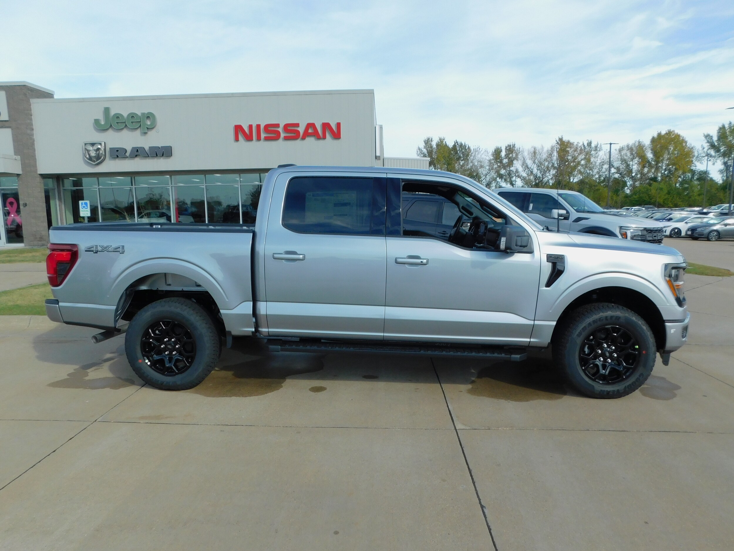 2025 Ford F-150 XLT photo 4