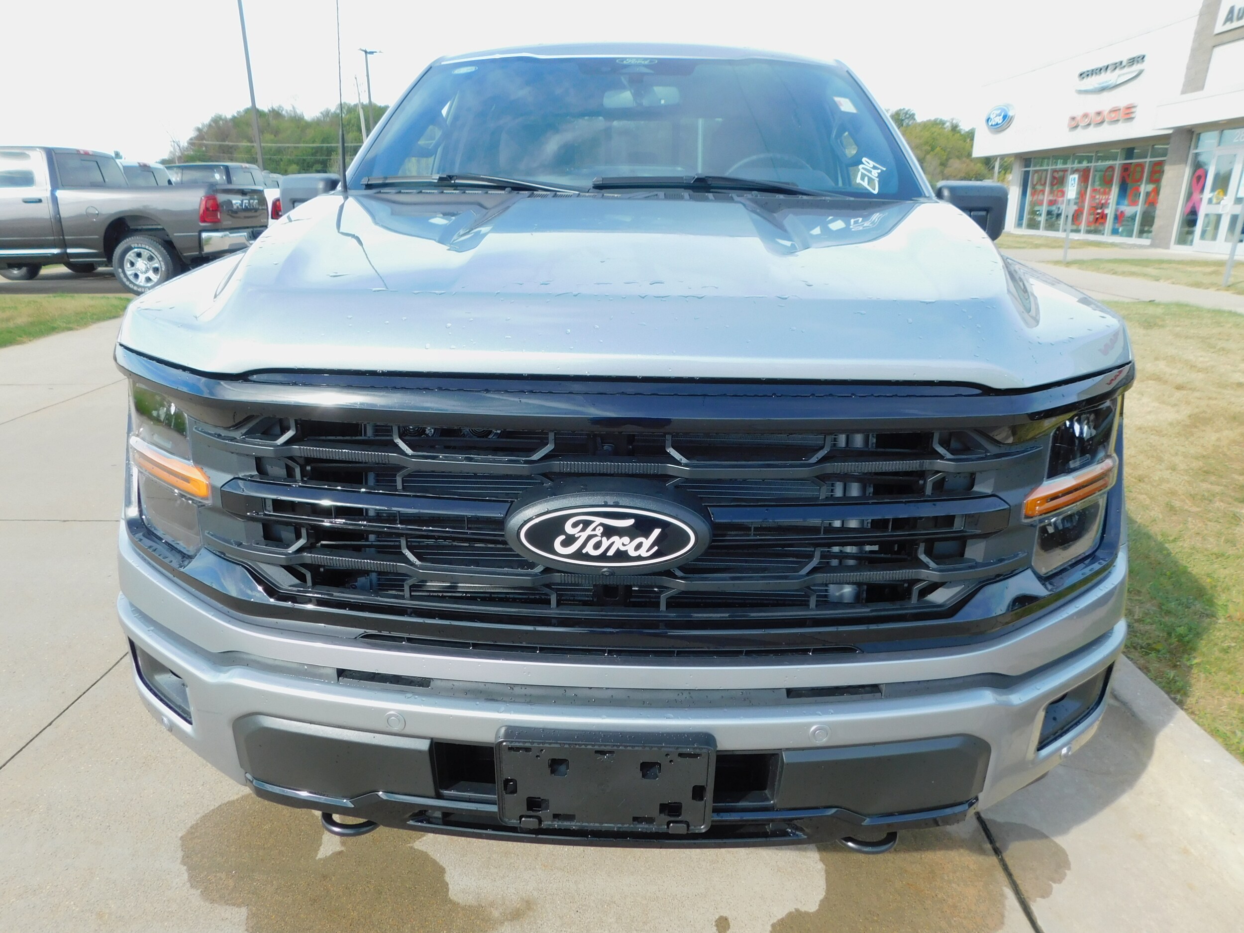 2025 Ford F-150 XLT photo 2
