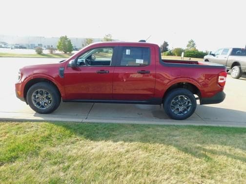 2025 Ford Maverick XLT - Photo 13