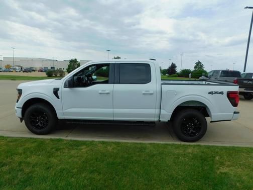 2025 Ford F-150 XLT - Photo 12
