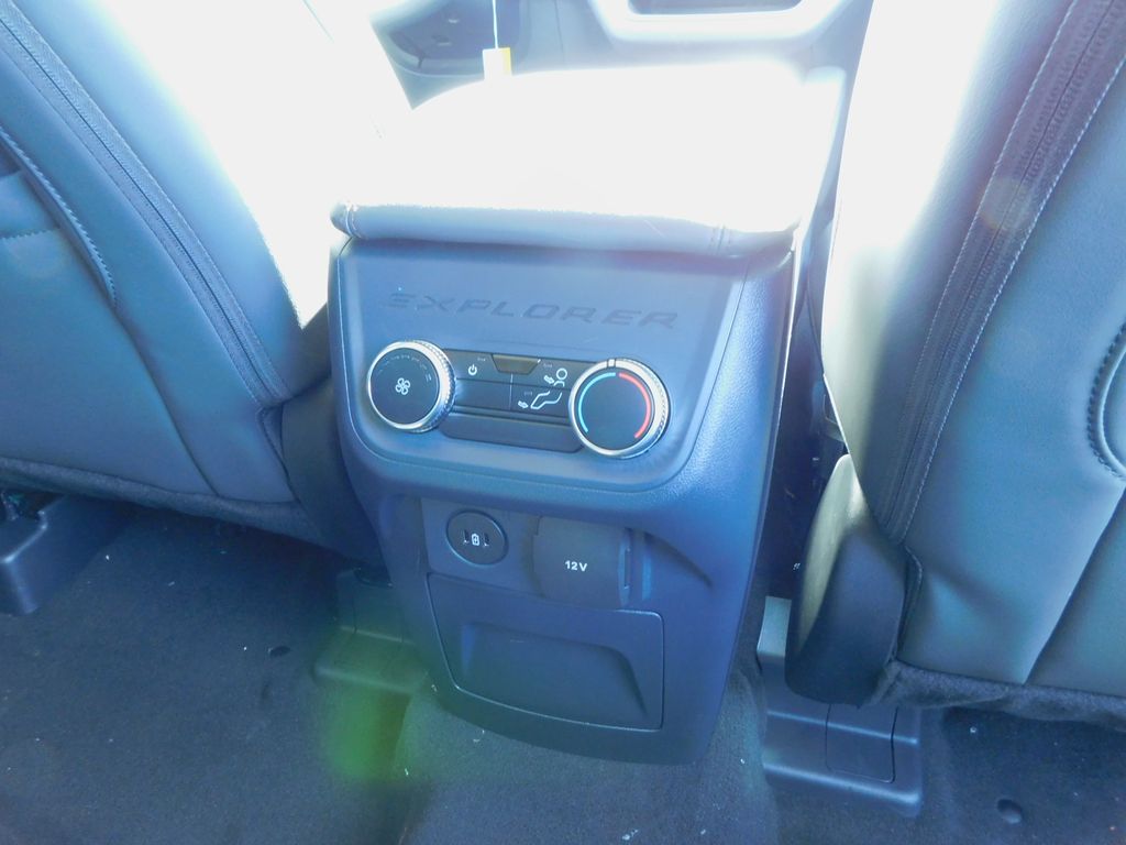 2026 Ford Explorer Active - Photo 7