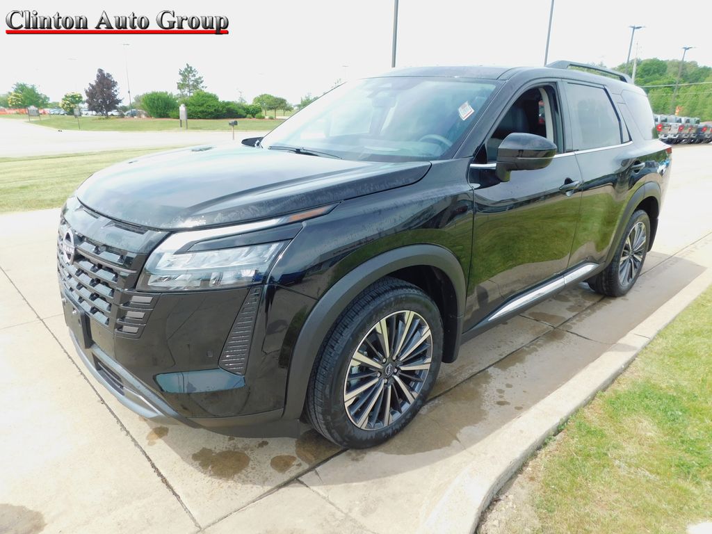 2026 Nissan Pathfinder Platinum 4WD's photo