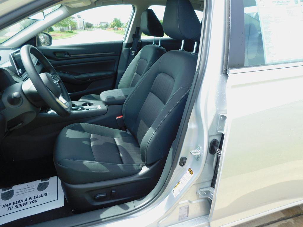 2026 Nissan Altima SV - Photo 13