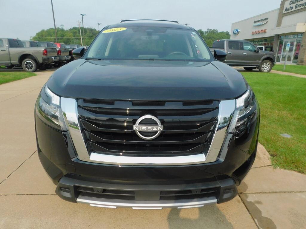 Used 2025 Nissan Pathfinder SL SUV