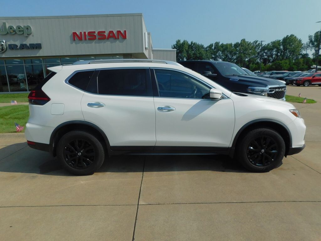 Used 2020 Nissan Rogue SV SUV