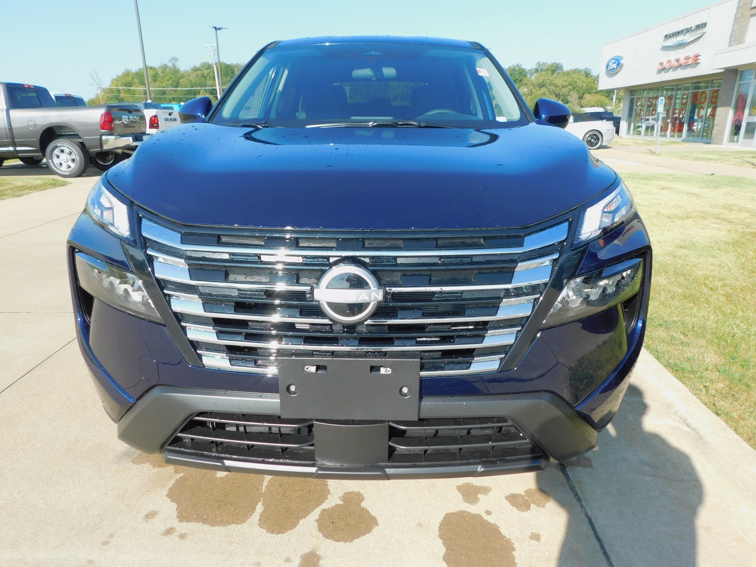 2026 Nissan Rogue SV photo 2