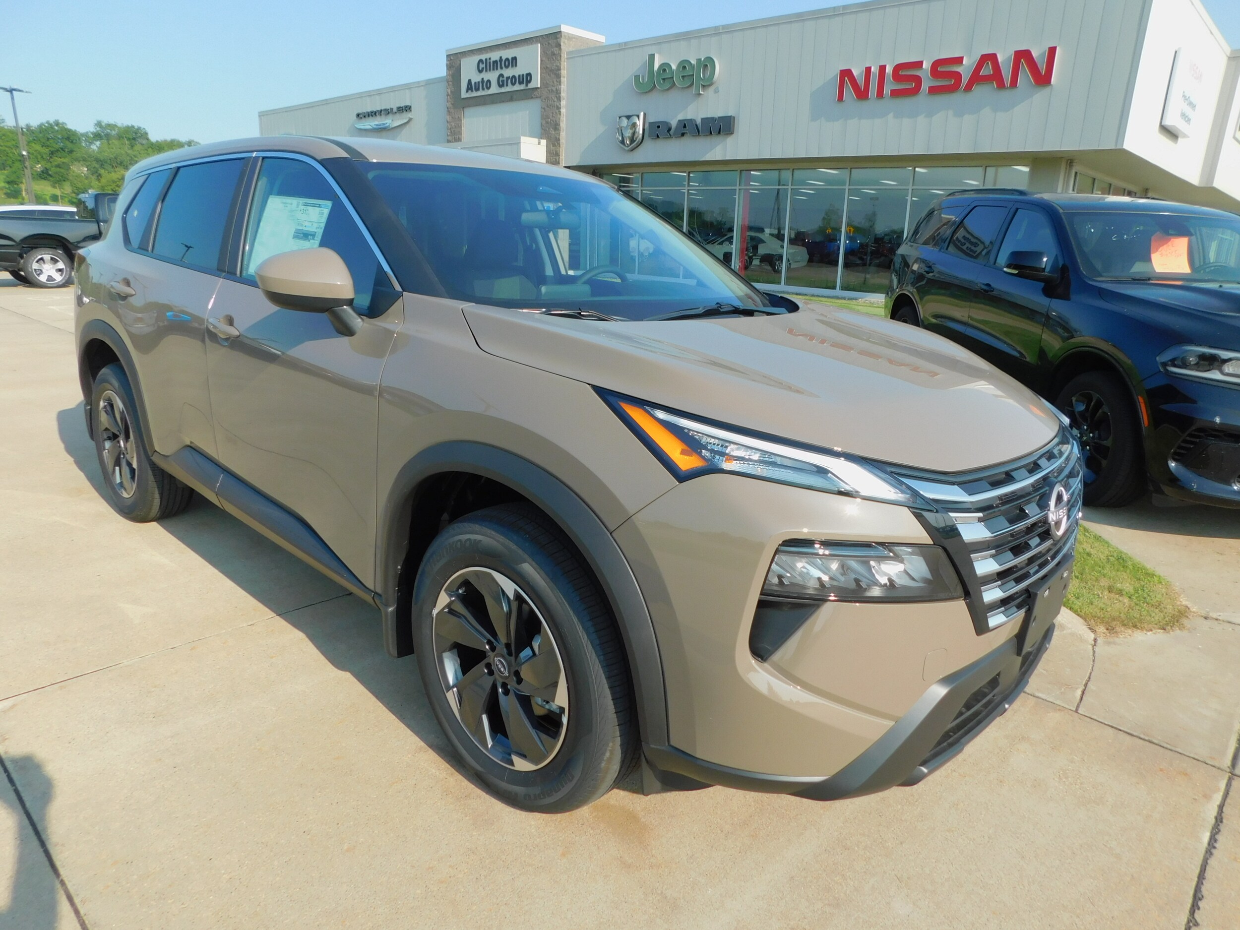 2025 Nissan Rogue SV photo 3