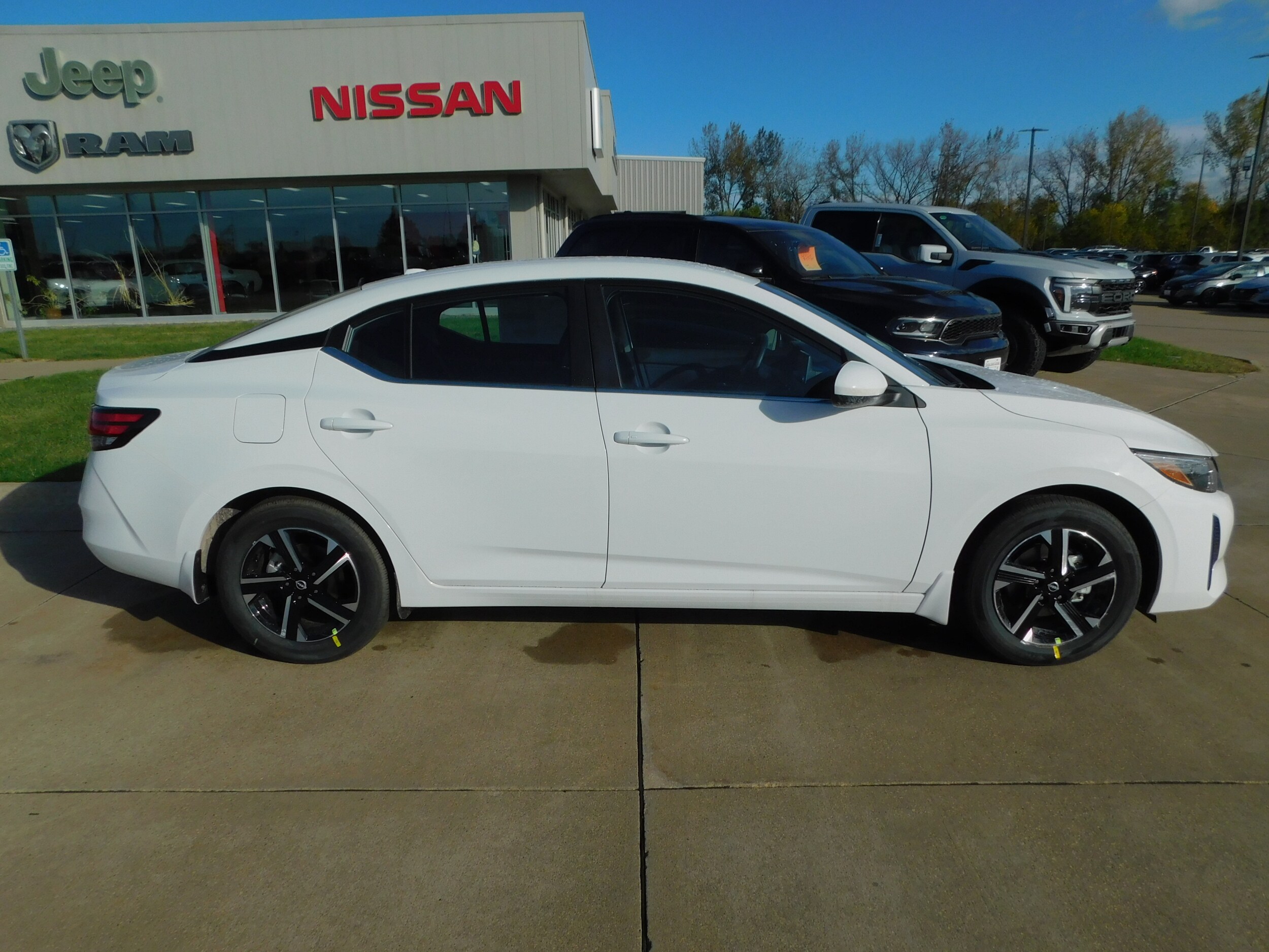 2025 Nissan Sentra SV photo 4