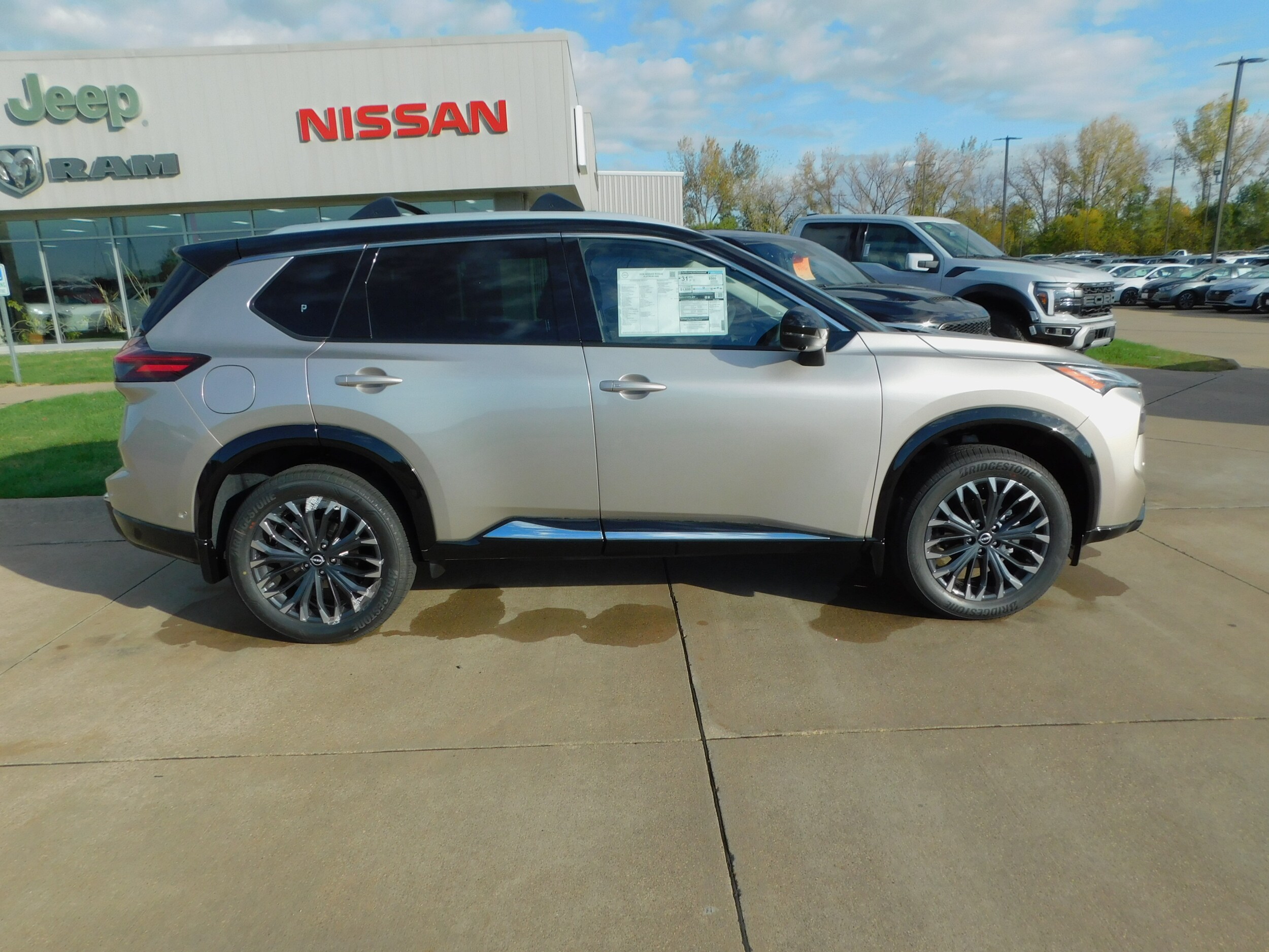 2026 Nissan Rogue Platinum photo 4