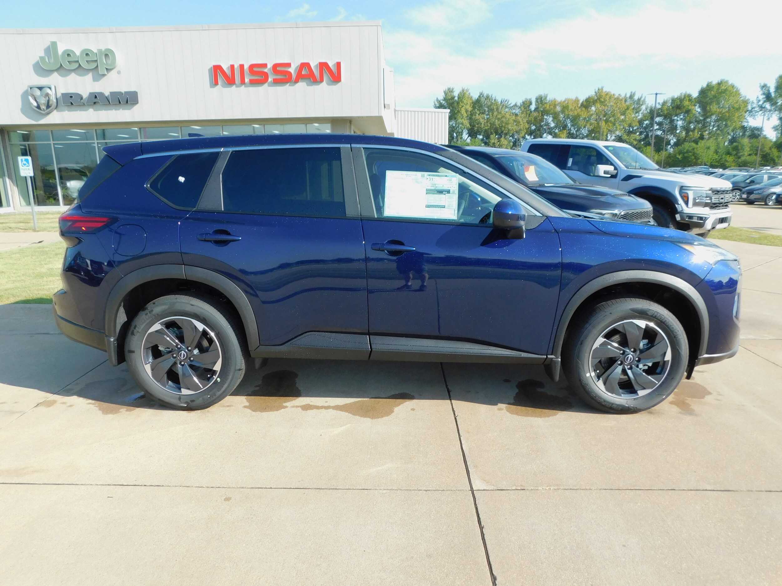 2026 Nissan Rogue SV photo 4