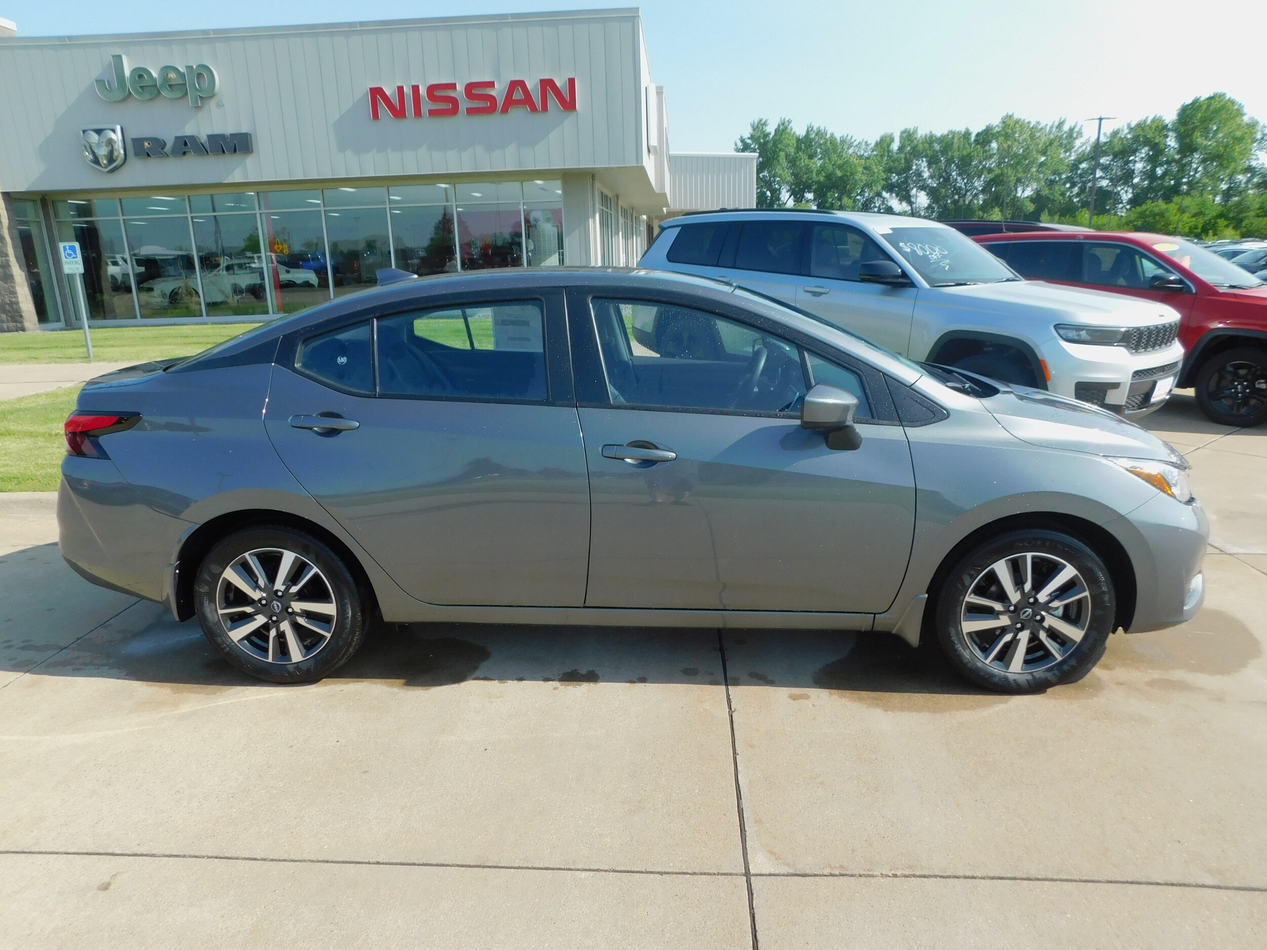 2025 Nissan Versa 1.6 SV photo 4