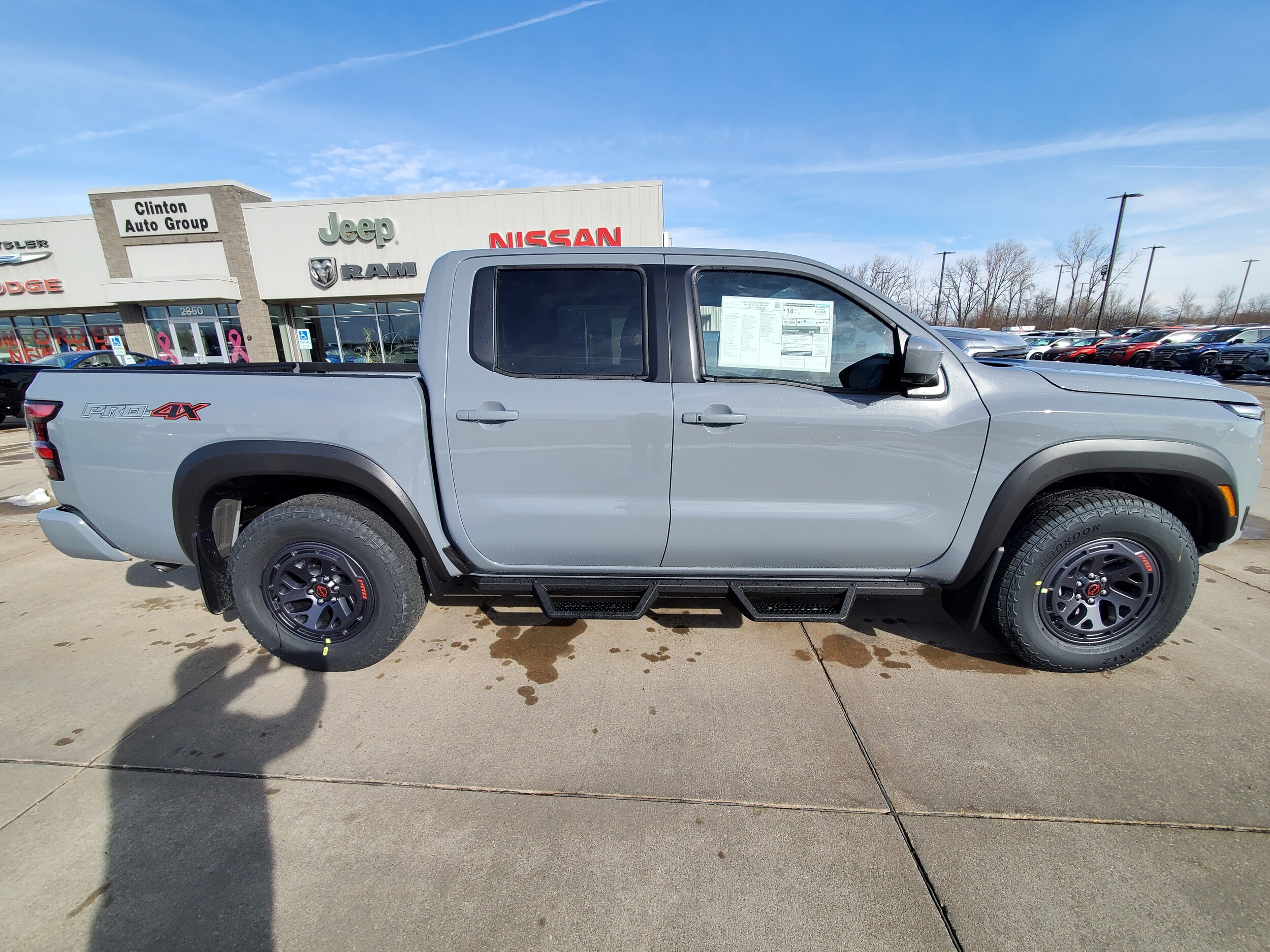 2025 Nissan Frontier PRO-4X photo 3
