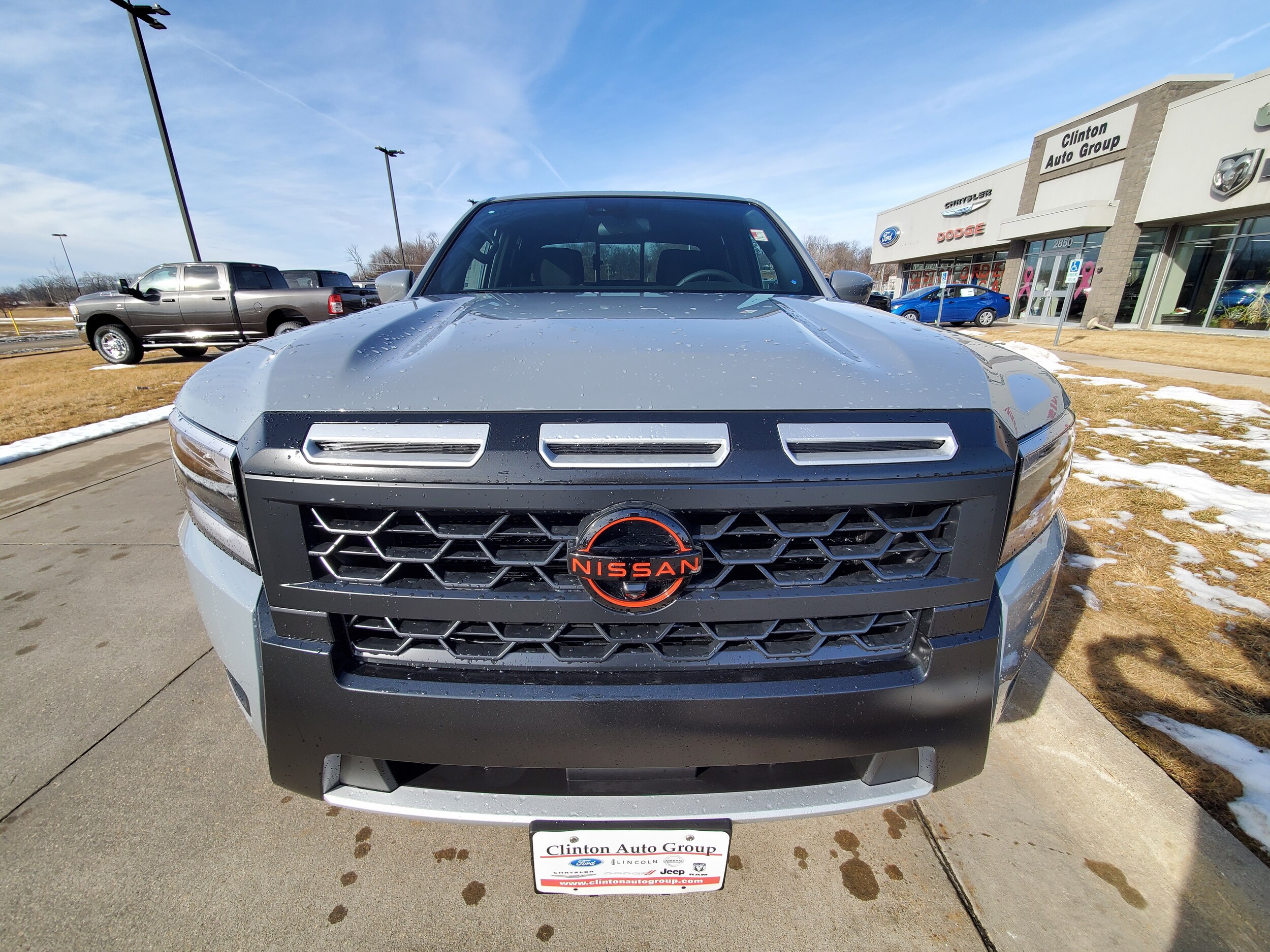 2025 Nissan Frontier PRO-4X photo 2