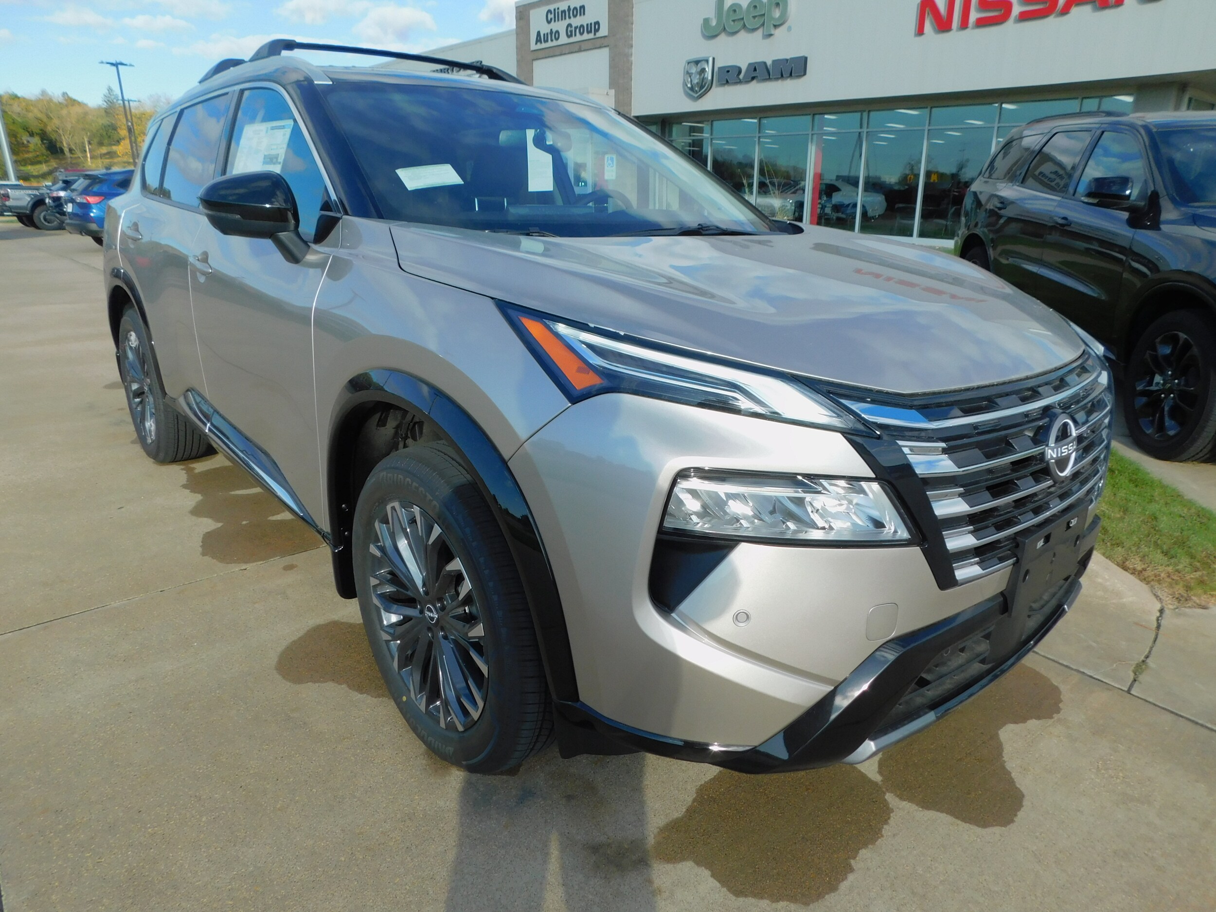 2026 Nissan Rogue Platinum photo 3