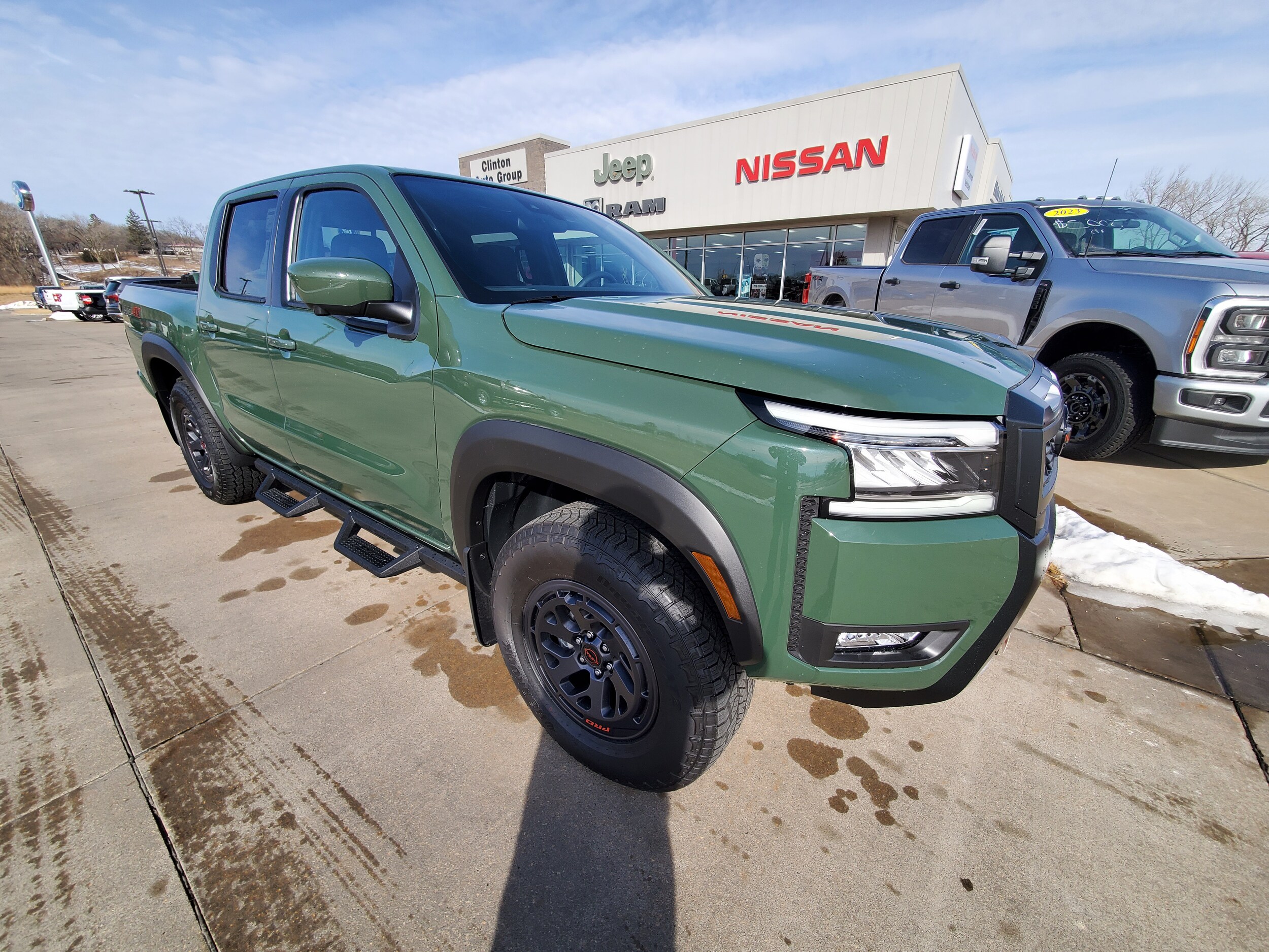 2025 Nissan Frontier PRO-4X photo 3