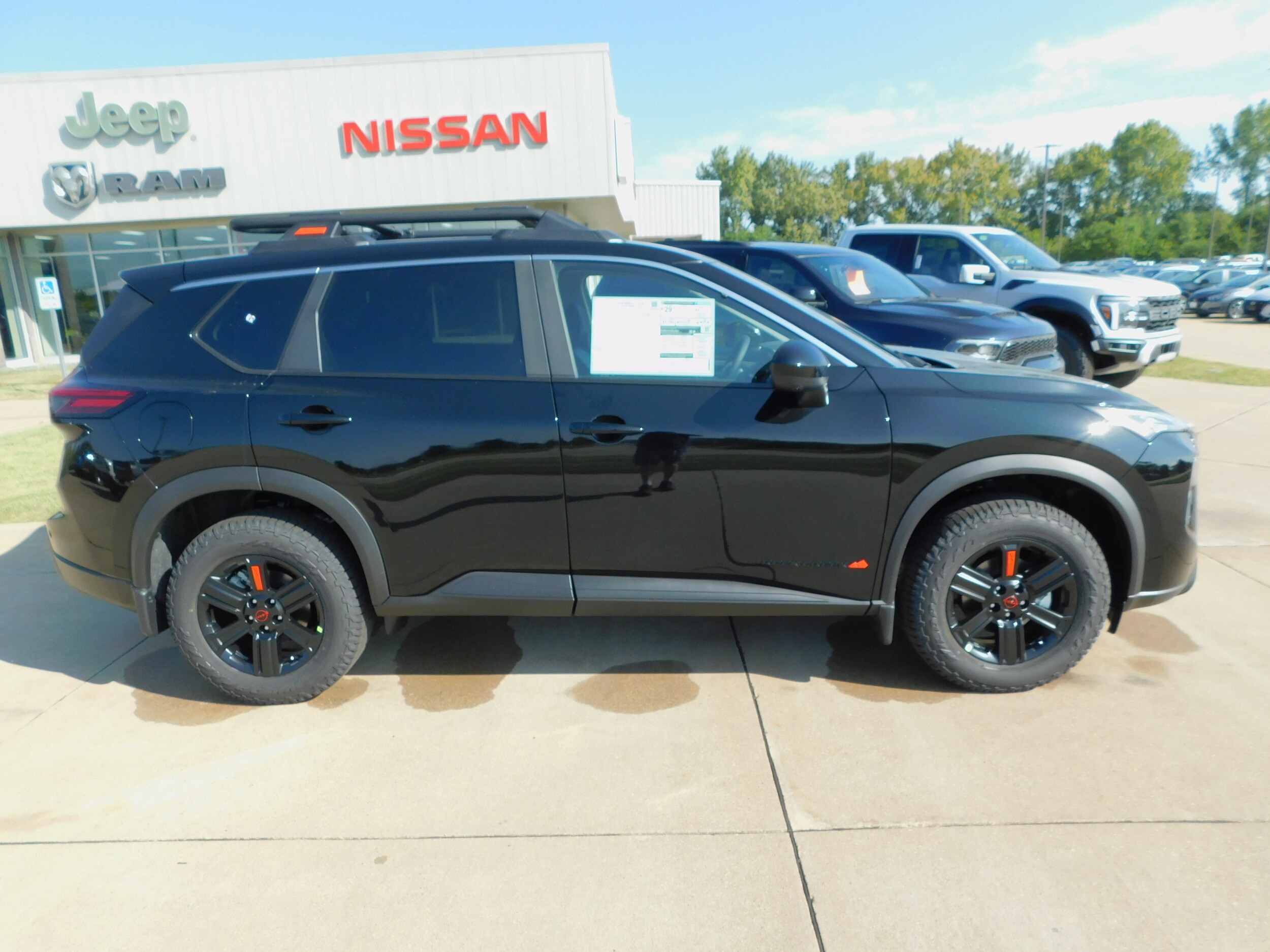2026 Nissan Rogue SV photo 4