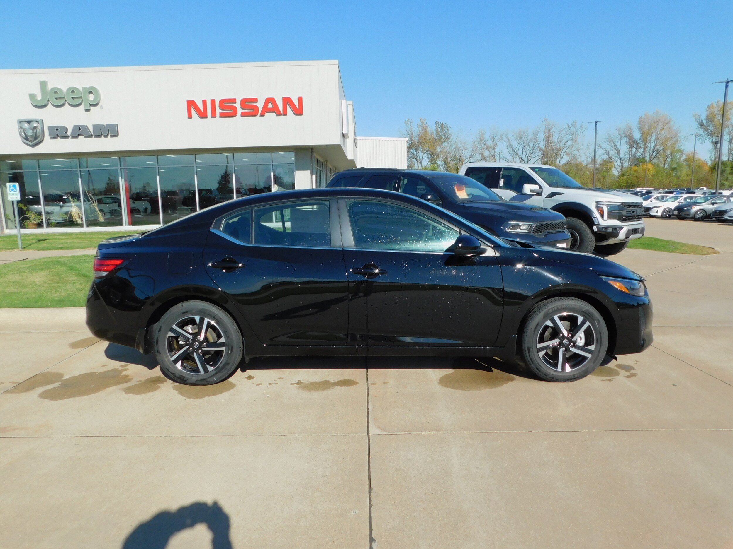 2025 Nissan Sentra SV photo 4