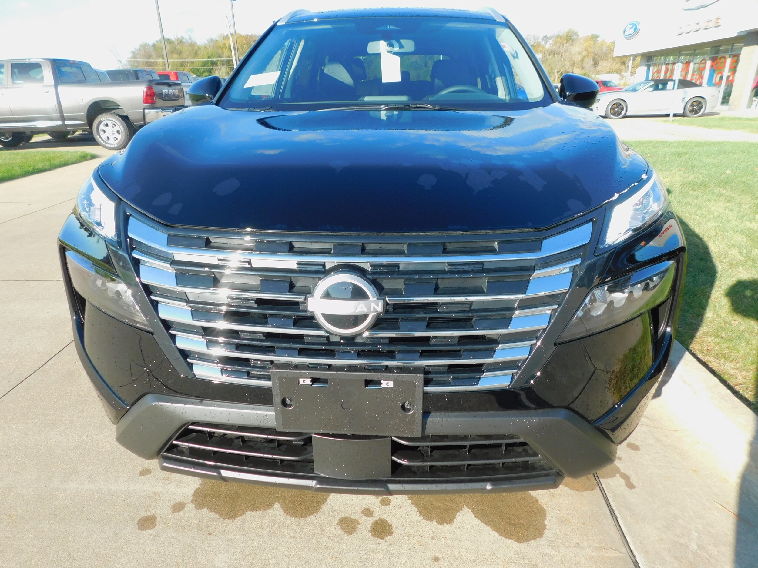 2026 Nissan Rogue SV photo 2