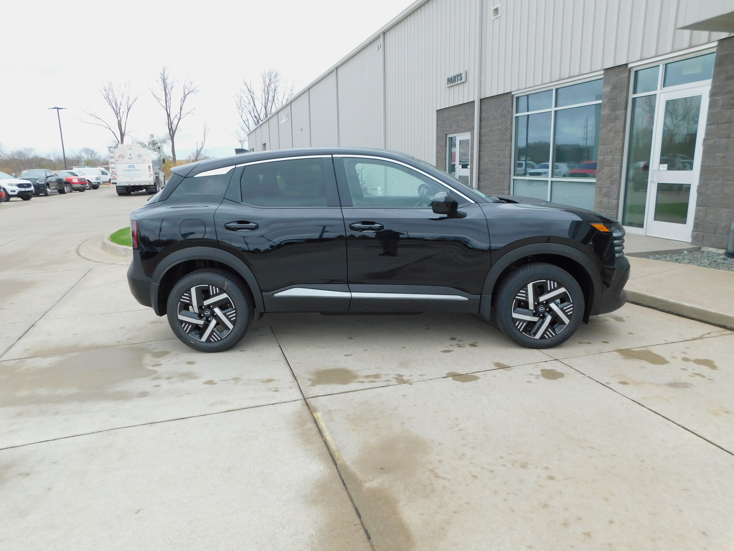 2025 Nissan Kicks SV photo 4