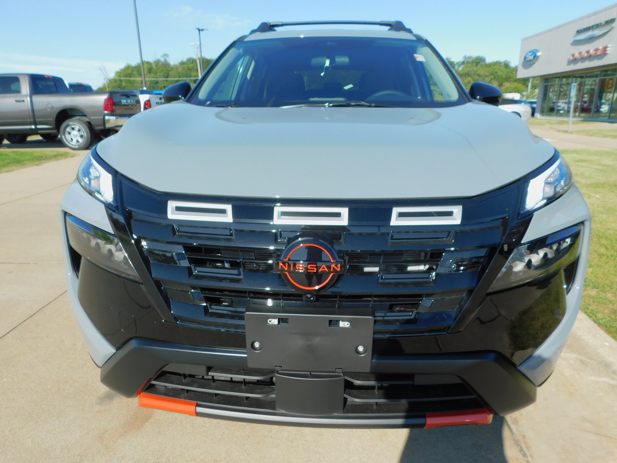 2026 Nissan Rogue SV photo 2