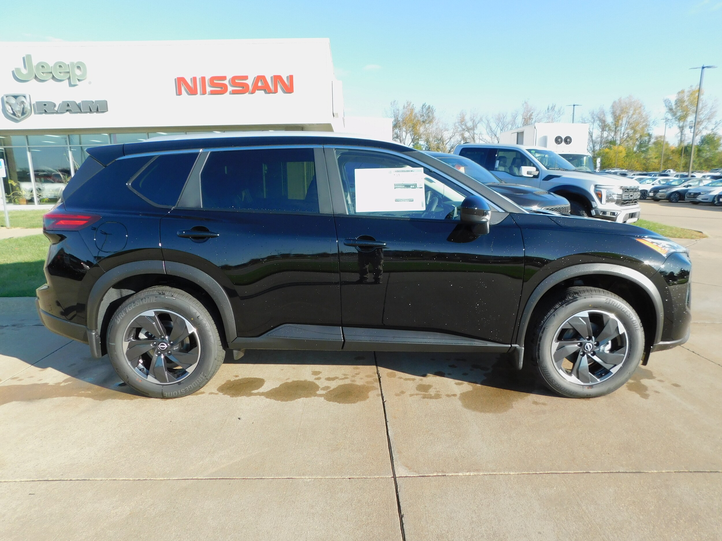 2026 Nissan Rogue SV photo 4