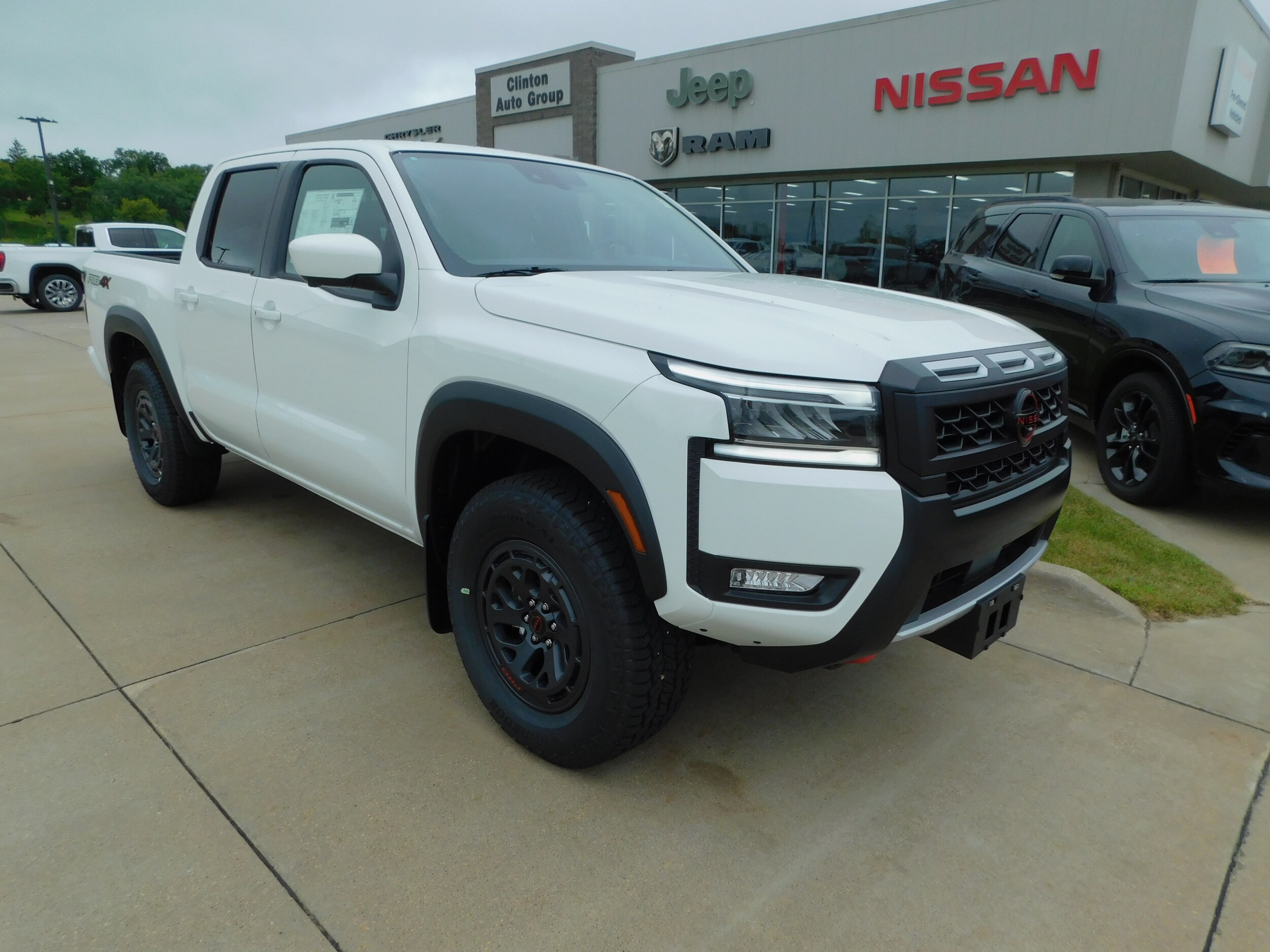 2025 Nissan Frontier PRO-4X photo 3