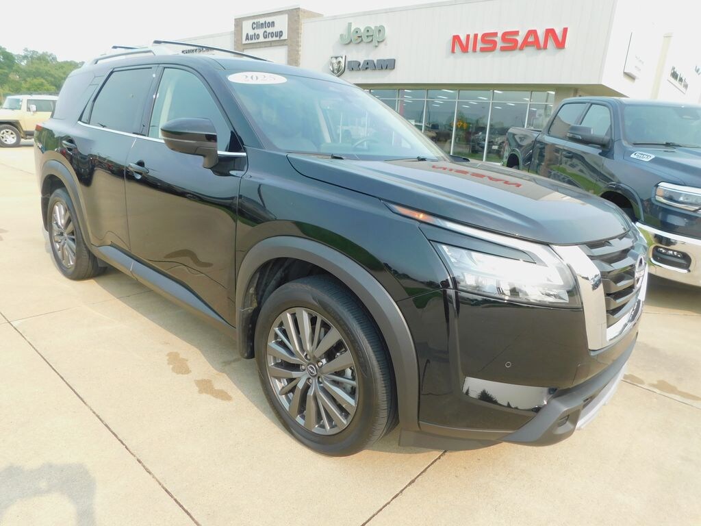 Used 2025 Nissan Pathfinder SL SUV