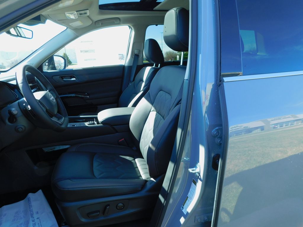 2026 Nissan Pathfinder Platinum - Photo 16