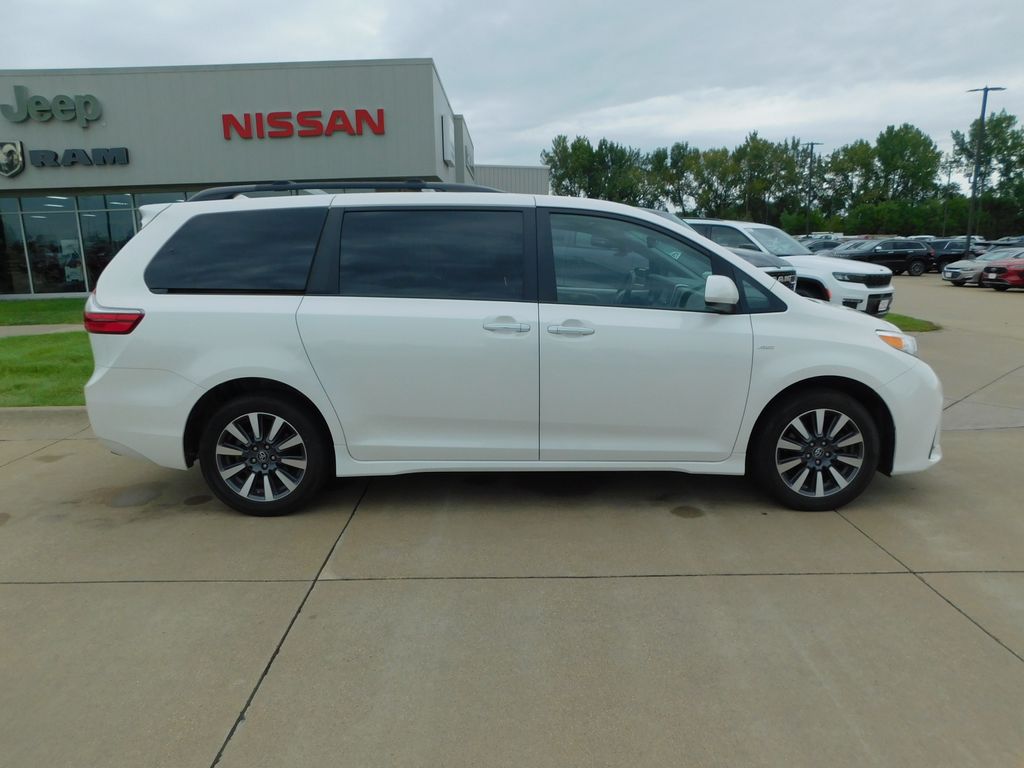 Used 2020 Toyota Sienna XLE Premium Minivan/Van